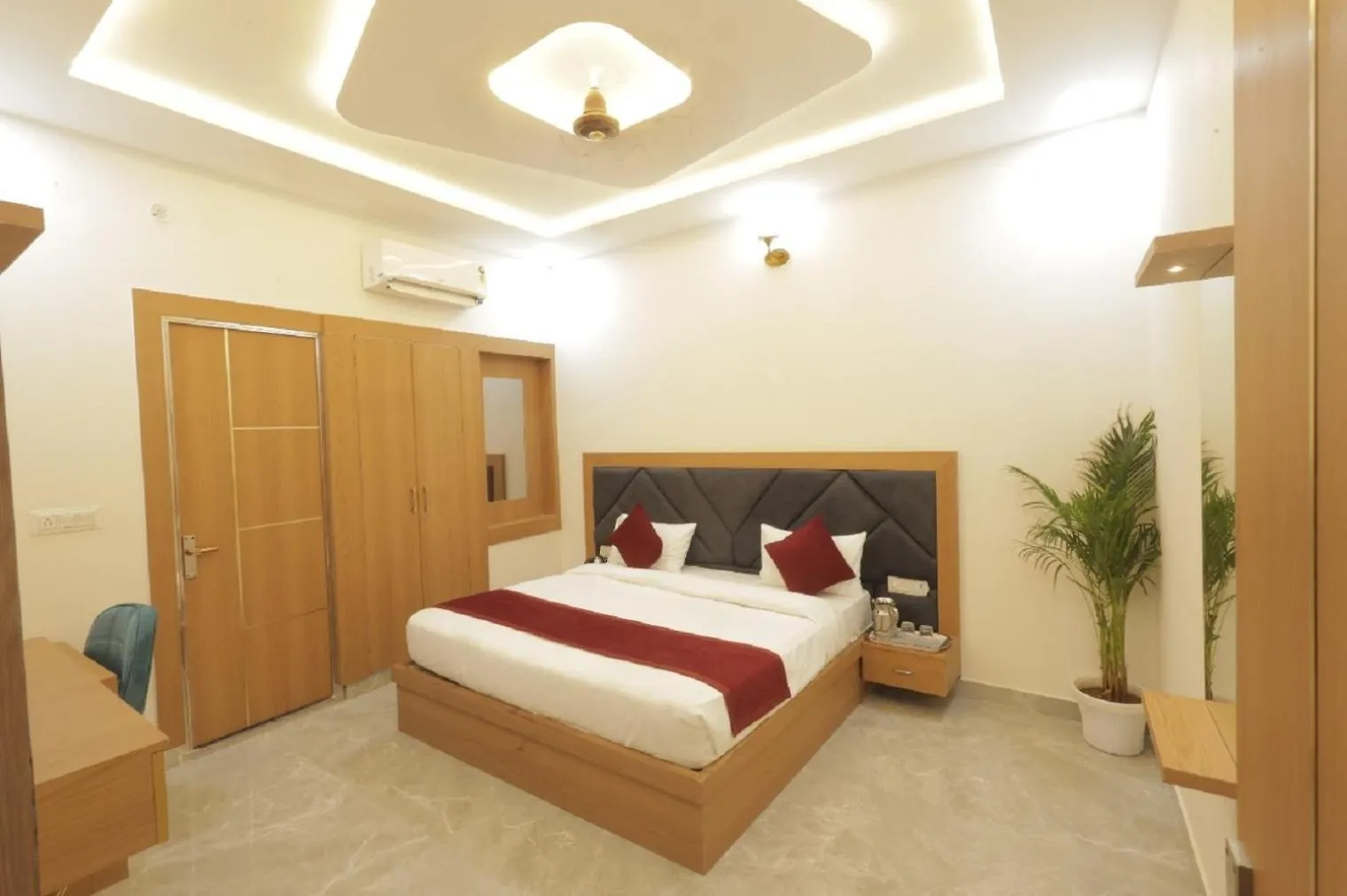 Hotel Rd Palace آغْرا الهند